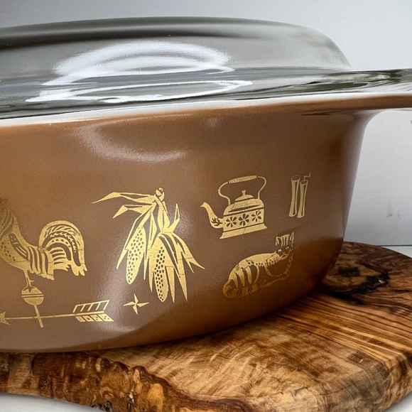 PYREX Early American Casserole Dish Bowl w Lid 2.5 Quarts Rare Vintage EUC - Picture 4 of 16